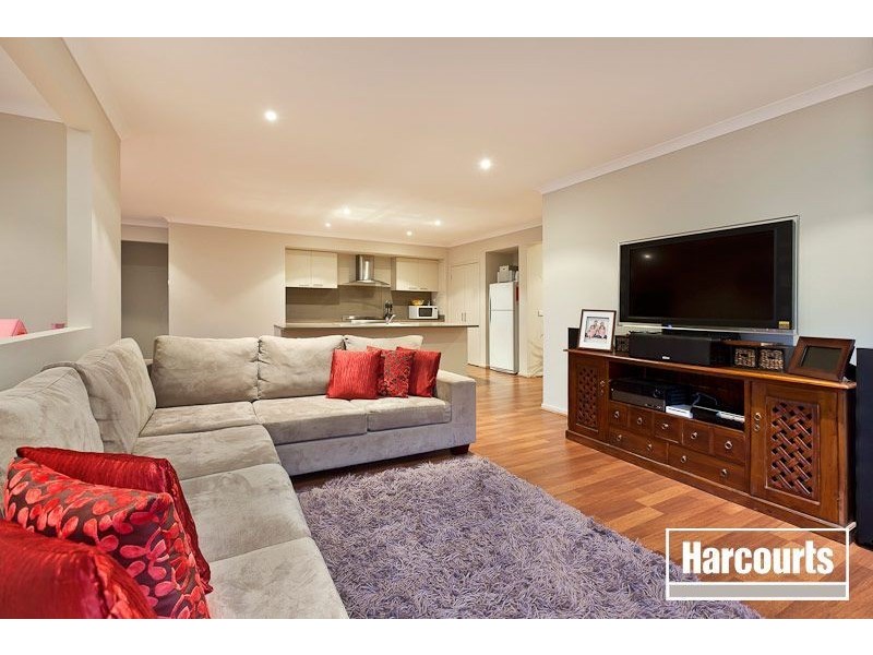 4 Downing Square, Pakenham VIC 3810