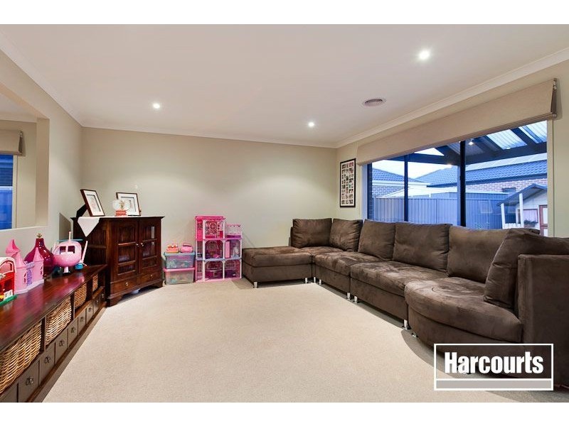 4 Downing Square, Pakenham VIC 3810