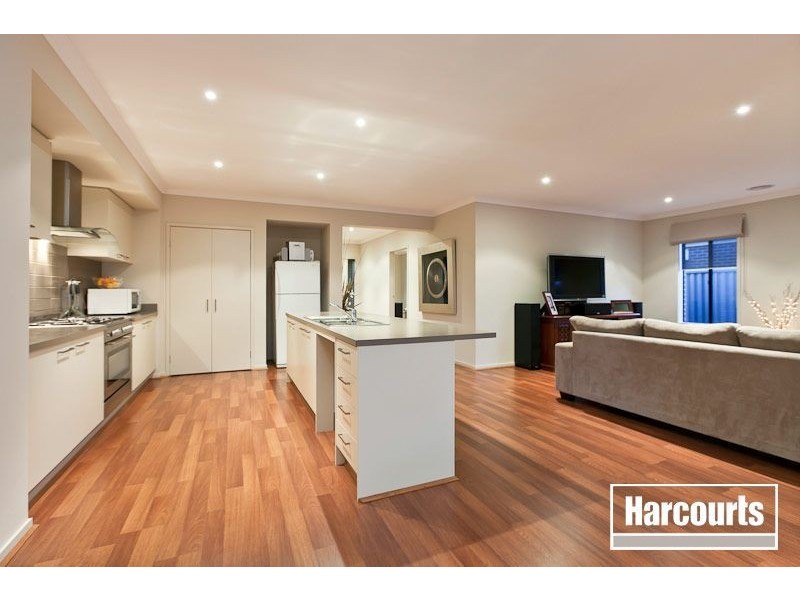 4 Downing Square, Pakenham VIC 3810