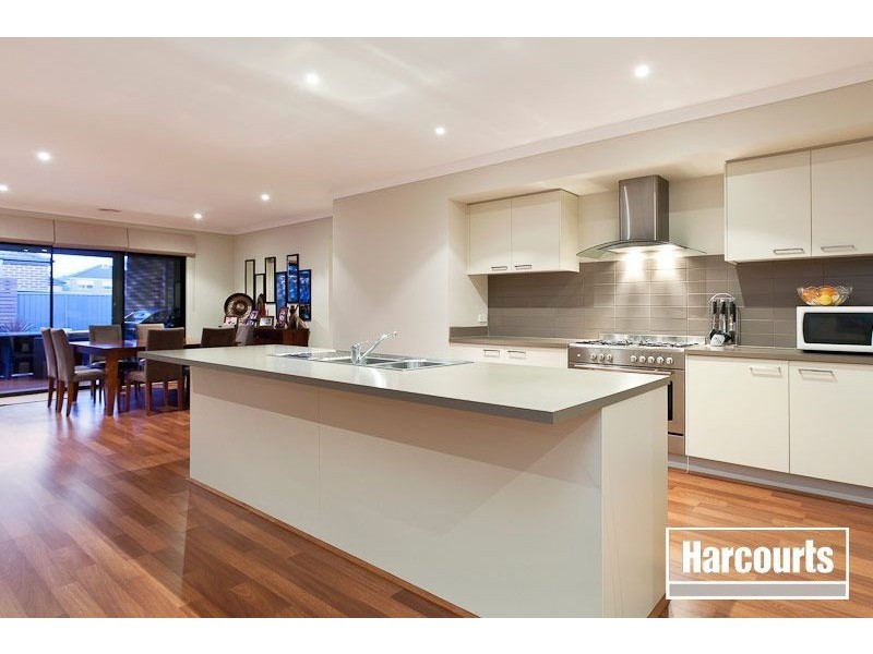 4 Downing Square, Pakenham VIC 3810