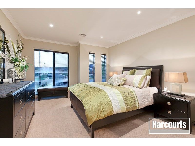 4 Downing Square, Pakenham VIC 3810