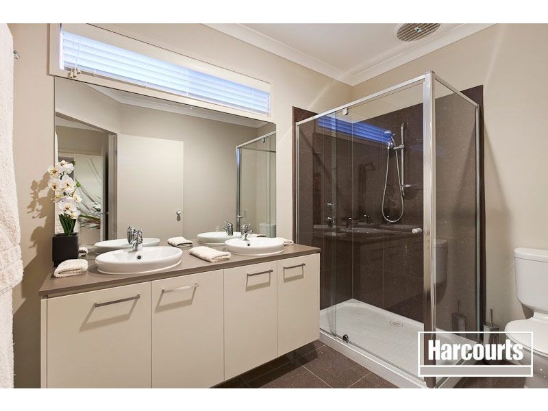 4 Downing Square, Pakenham VIC 3810