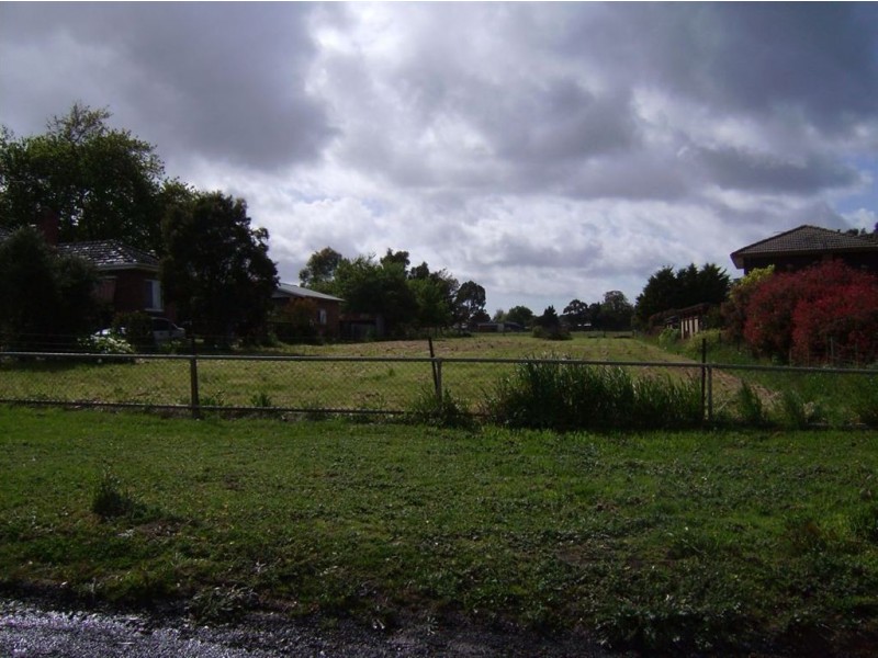 18 Bayview Road, Officer VIC 3809