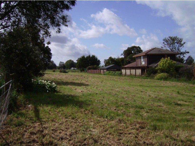 18 Bayview Road, Officer VIC 3809