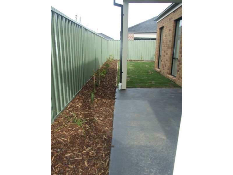 39 Cohens Way, Pakenham VIC 3810