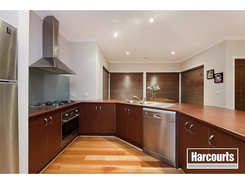 2 Henry Lawson Drive, Pakenham VIC 3810