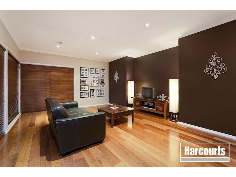 2 Henry Lawson Drive, Pakenham VIC 3810