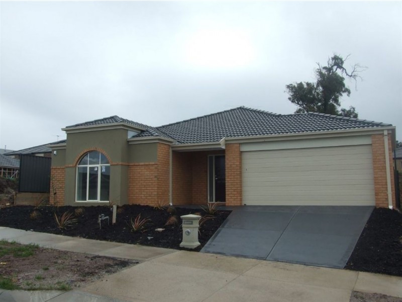 36 Victoria Place, Pakenham VIC 3810