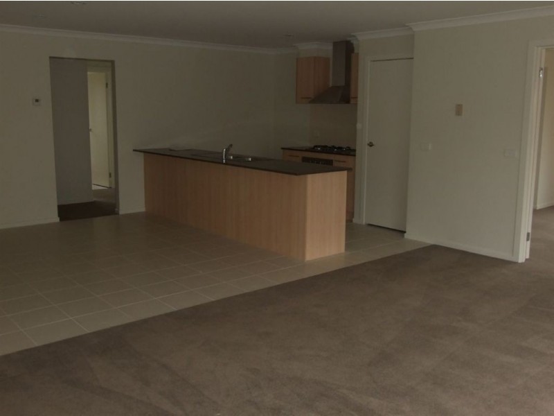 36 Victoria Place, Pakenham VIC 3810