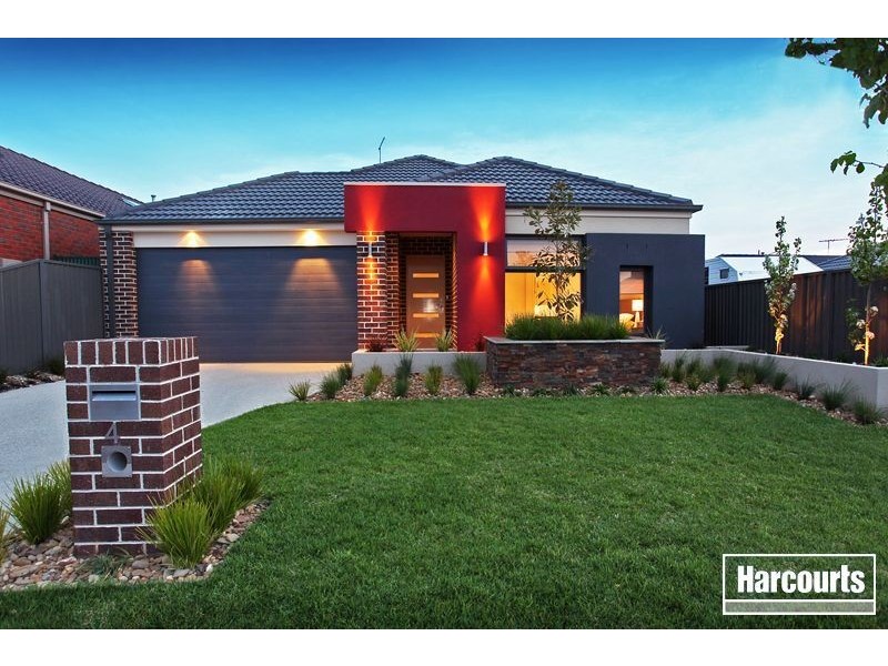 4 Lawrence Close, Pakenham VIC 3810