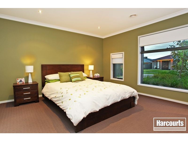4 Lawrence Close, Pakenham VIC 3810