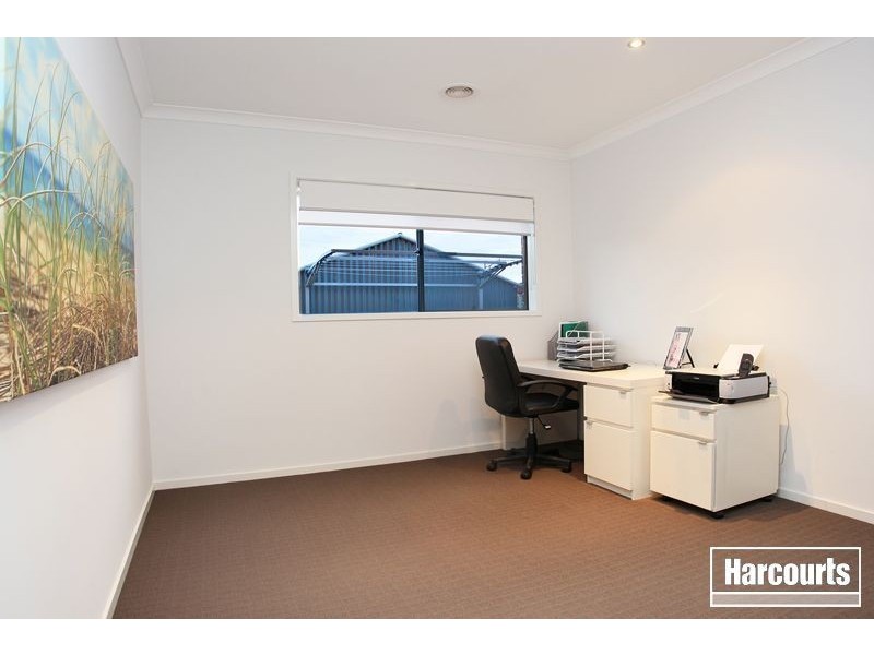 4 Lawrence Close, Pakenham VIC 3810