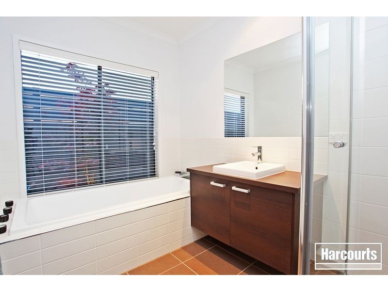 4 Lawrence Close, Pakenham VIC 3810