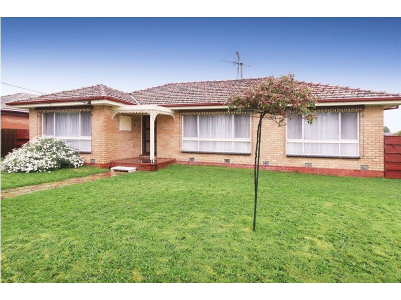 8 Savage Street, Pakenham VIC 3810