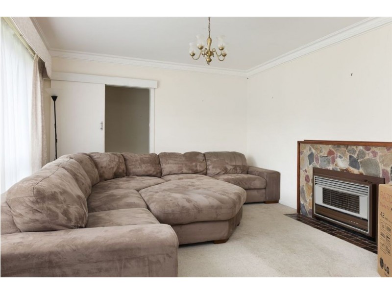 8 Savage Street, Pakenham VIC 3810