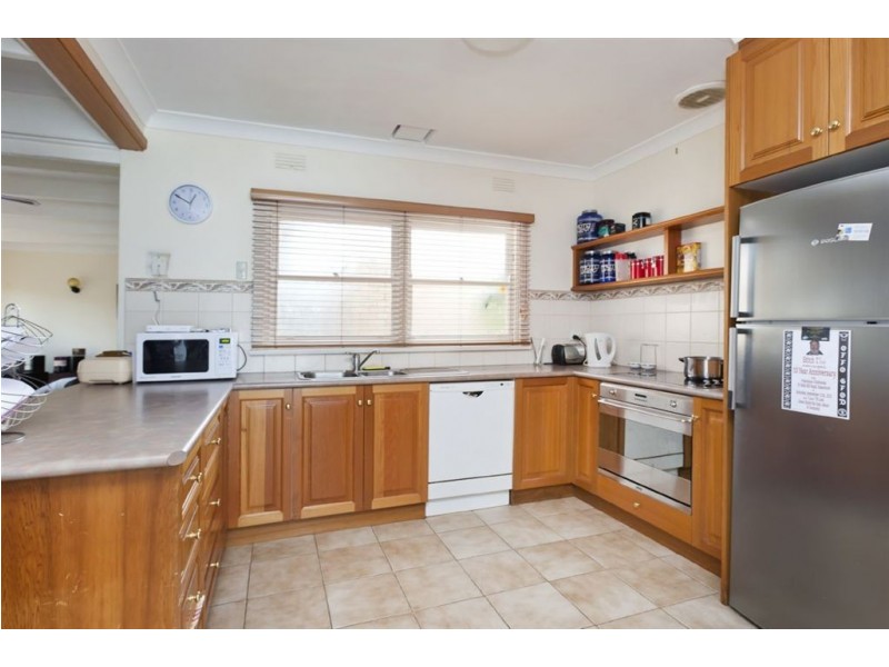 8 Savage Street, Pakenham VIC 3810