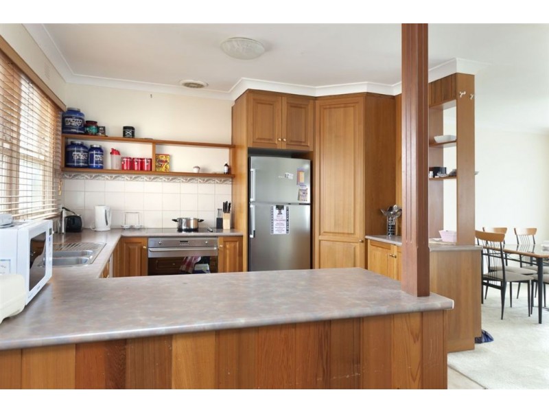 8 Savage Street, Pakenham VIC 3810