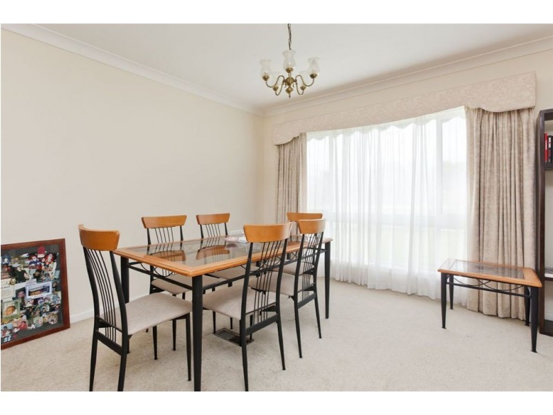 8 Savage Street, Pakenham VIC 3810