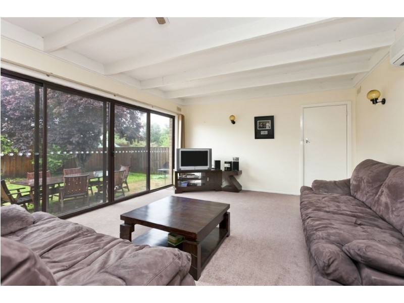 8 Savage Street, Pakenham VIC 3810