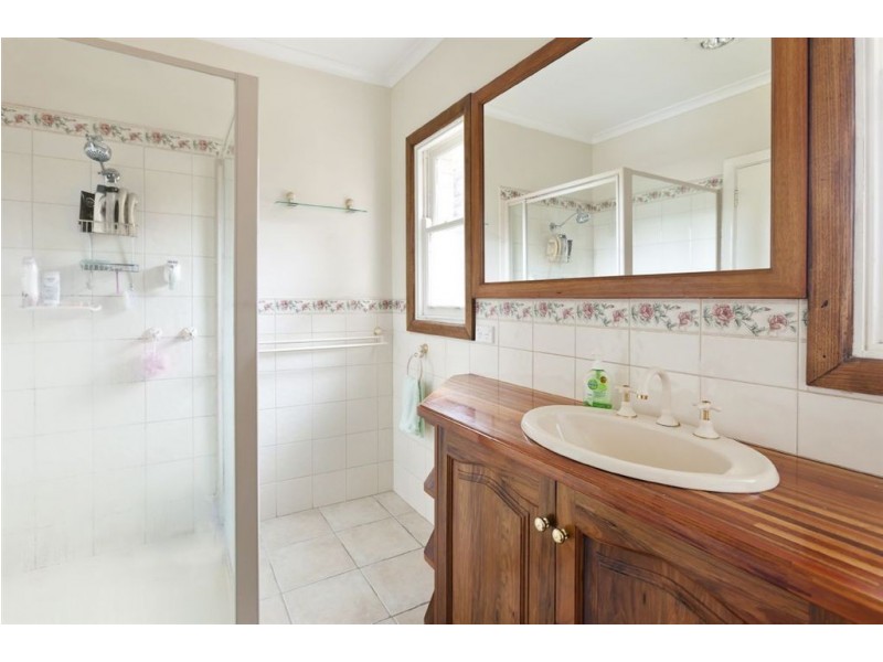 8 Savage Street, Pakenham VIC 3810