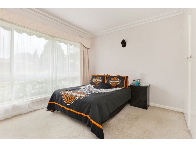 8 Savage Street, Pakenham VIC 3810