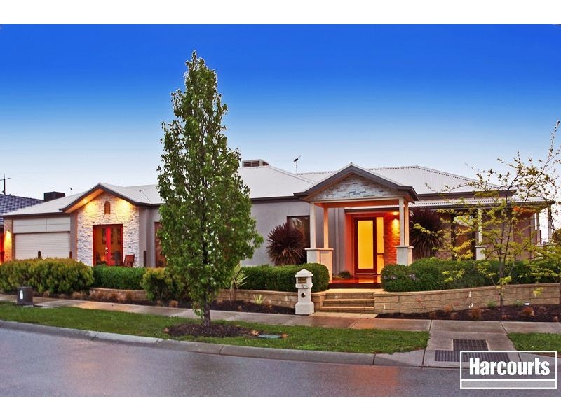 5 Fallingwater Drive, Pakenham VIC 3810