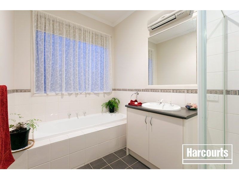 26 Honeysuckle Close, Pakenham VIC 3810