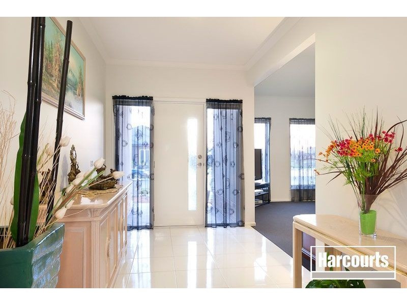 16 Winneke Way, Pakenham VIC 3810