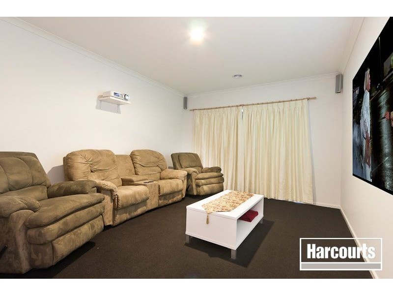 16 Winneke Way, Pakenham VIC 3810