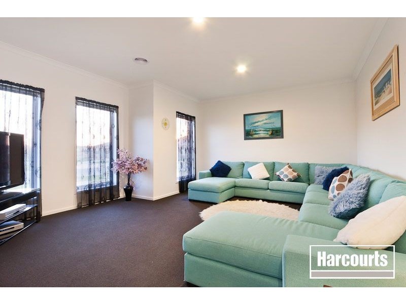 16 Winneke Way, Pakenham VIC 3810
