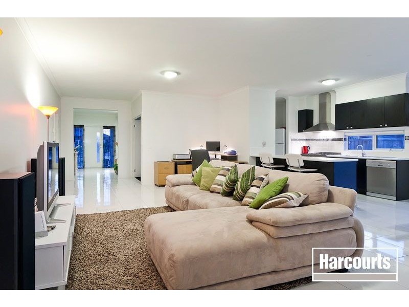 16 Winneke Way, Pakenham VIC 3810