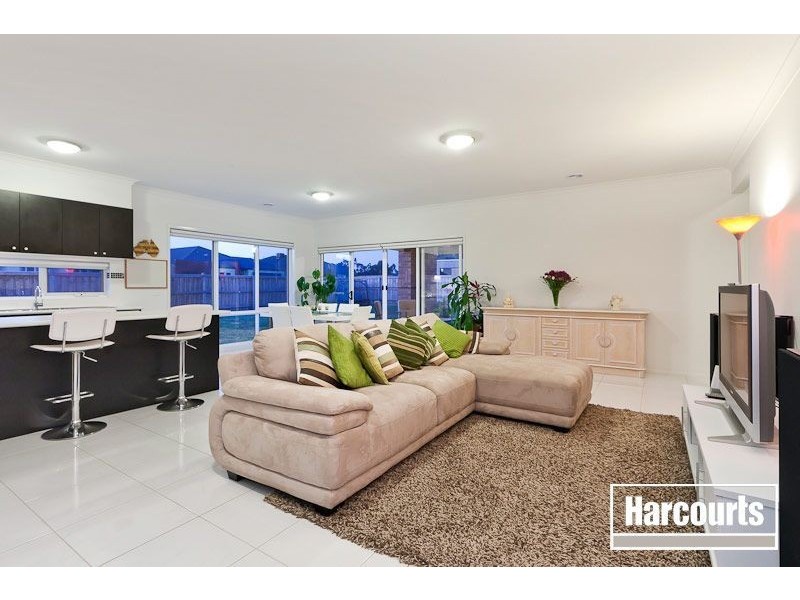 16 Winneke Way, Pakenham VIC 3810