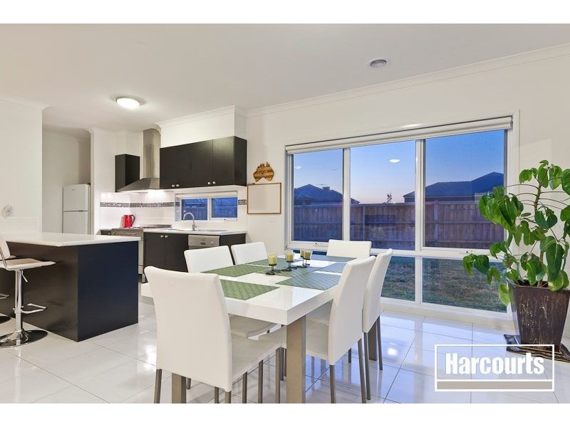 16 Winneke Way, Pakenham VIC 3810