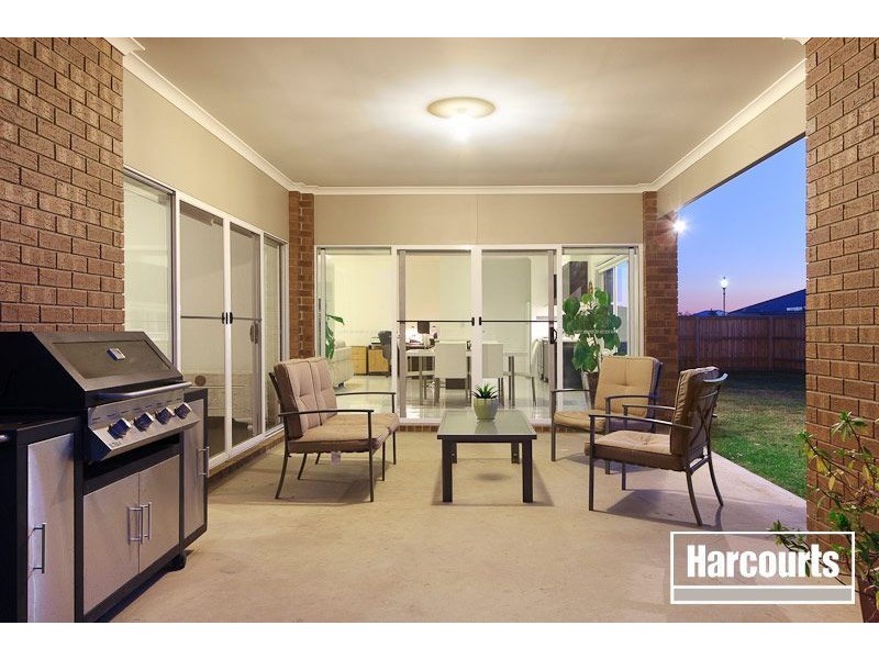 16 Winneke Way, Pakenham VIC 3810