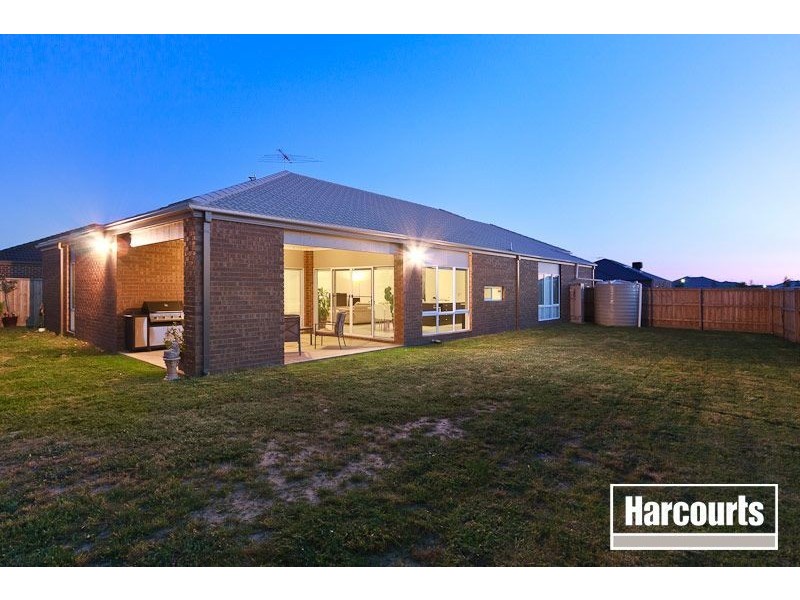 16 Winneke Way, Pakenham VIC 3810