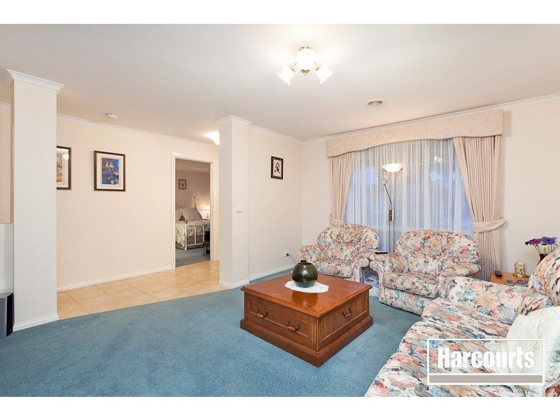 30 Pioneers Crescent, Pakenham VIC 3810