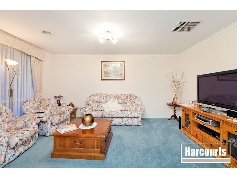 30 Pioneers Crescent, Pakenham VIC 3810