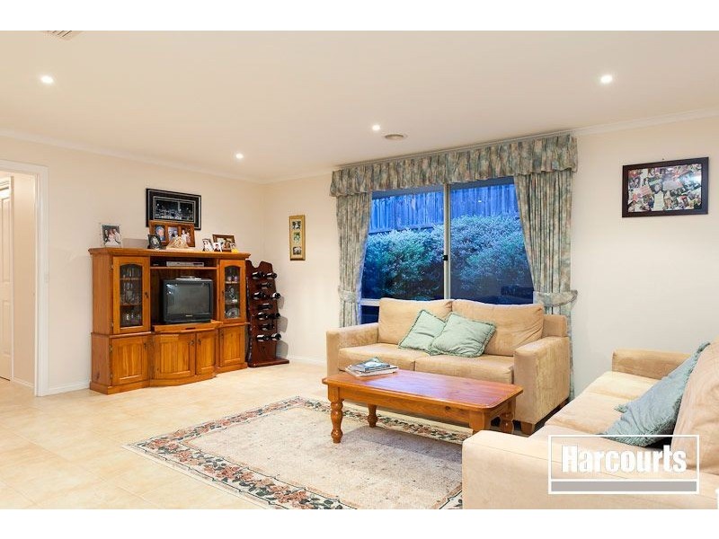 30 Pioneers Crescent, Pakenham VIC 3810