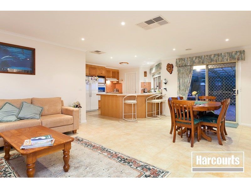 30 Pioneers Crescent, Pakenham VIC 3810