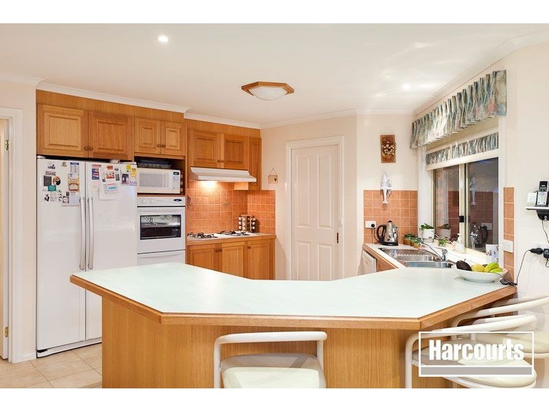 30 Pioneers Crescent, Pakenham VIC 3810