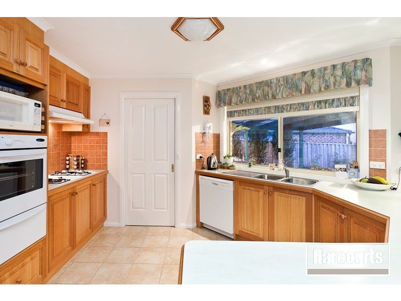 30 Pioneers Crescent, Pakenham VIC 3810