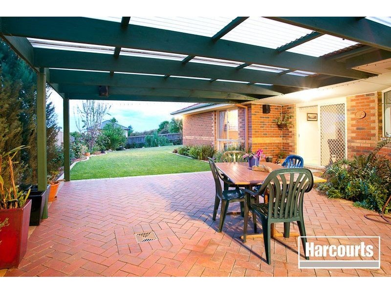 30 Pioneers Crescent, Pakenham VIC 3810