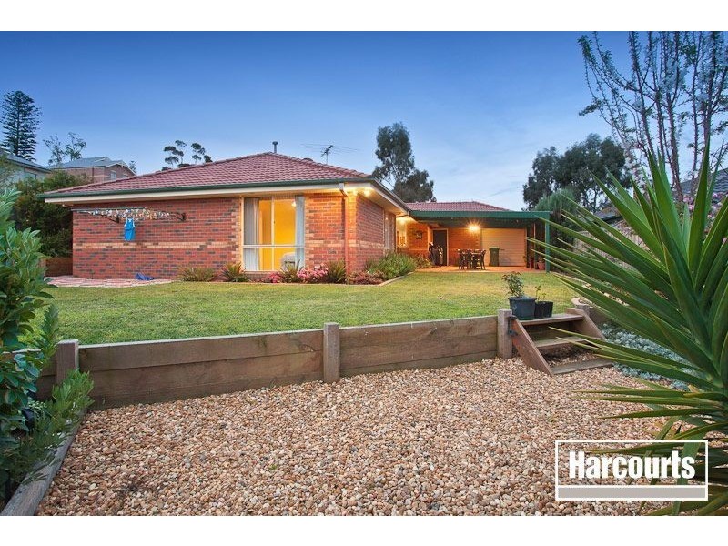 30 Pioneers Crescent, Pakenham VIC 3810