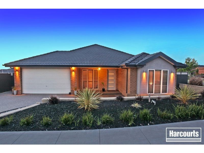 7 Lawrence Close, Pakenham VIC 3810