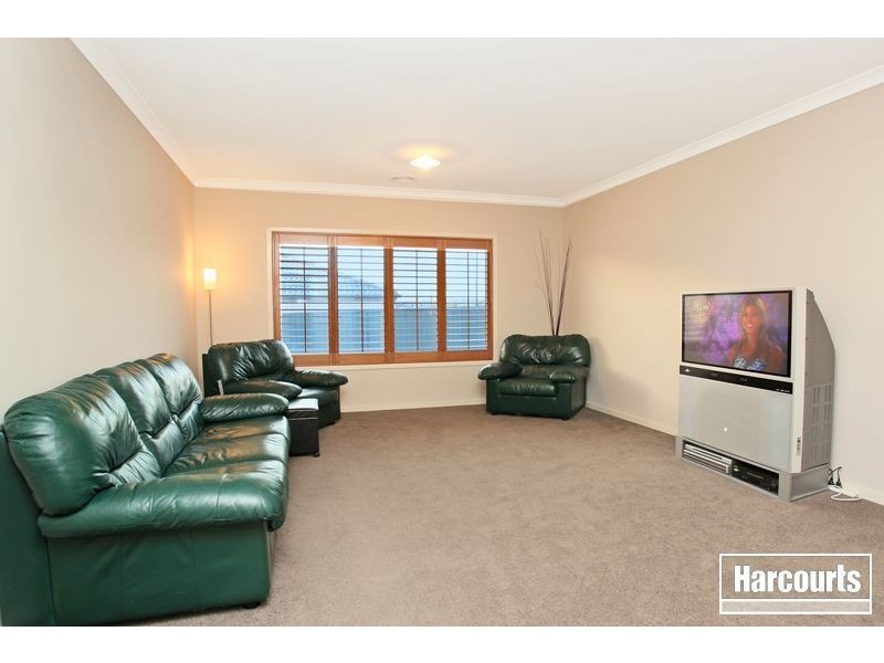 7 Lawrence Close, Pakenham VIC 3810