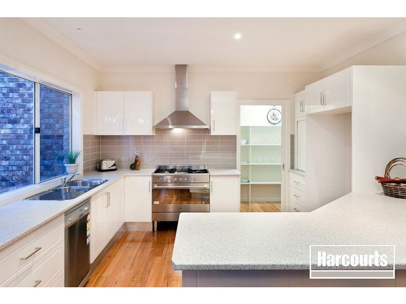 10 Colonial Way, Pakenham VIC 3810