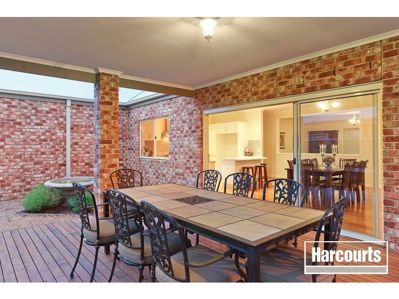 10 Colonial Way, Pakenham VIC 3810