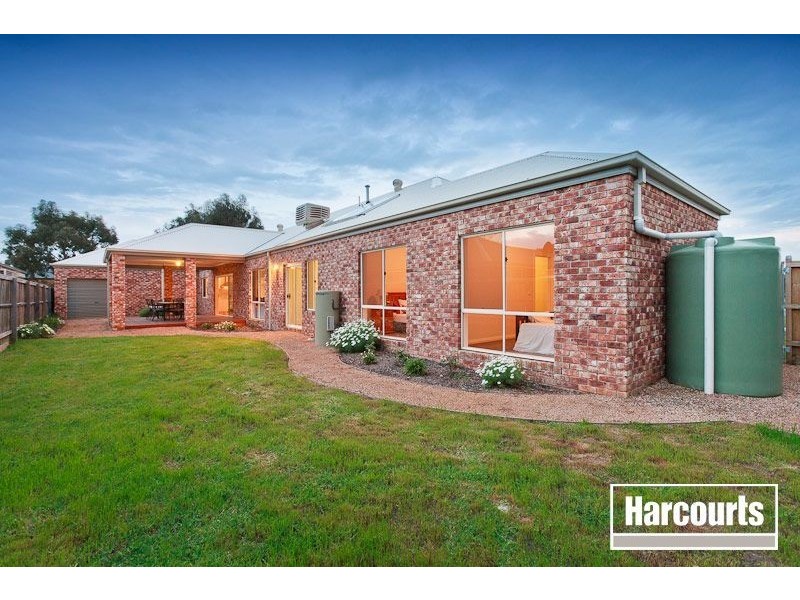 10 Colonial Way, Pakenham VIC 3810