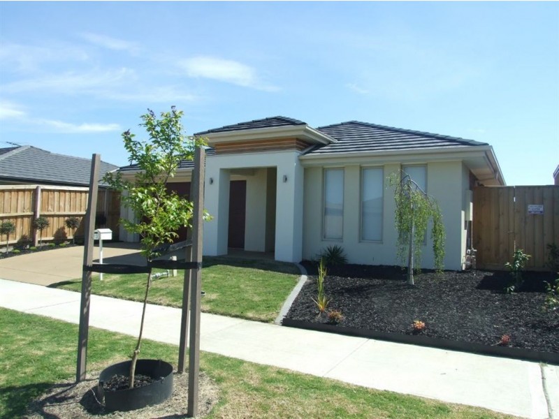 3 Cascade Way, Pakenham VIC 3810