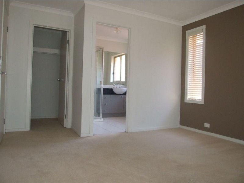 3 Cascade Way, Pakenham VIC 3810